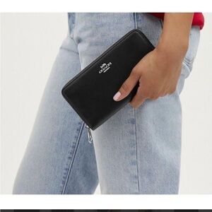 Coach Black Calf Leather Long Zip Around Wristlet Wallet CR623